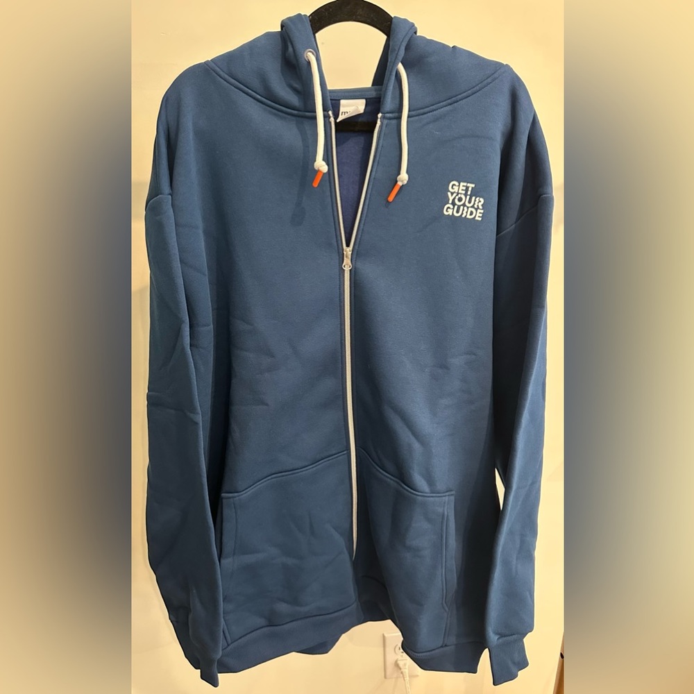 Dak Prescott Owned GetYourGuide Branded Full-Zip Hoodie.
Blue- Men’s XXL